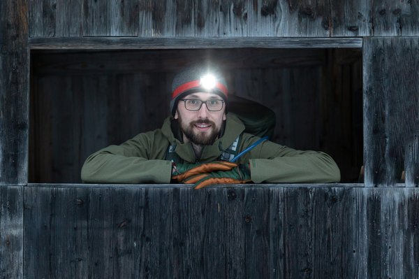 Lampe LED frontale : un accessoire incontournable pour une balade nocturne dans la nature